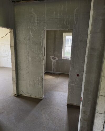 Installation-of-cement-sand-screed-private-house-Plisa1