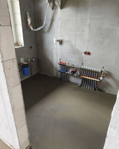 Installation-of-cement-sand-screed-private-house-Plisa10