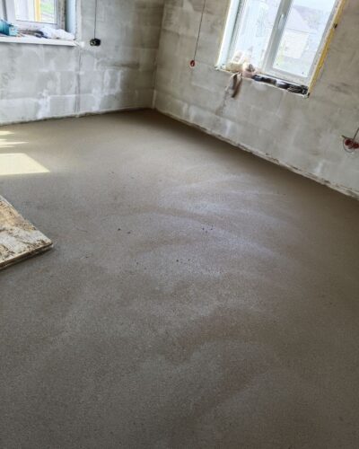 Installation-of-cement-sand-screed-private-house-Plisa11