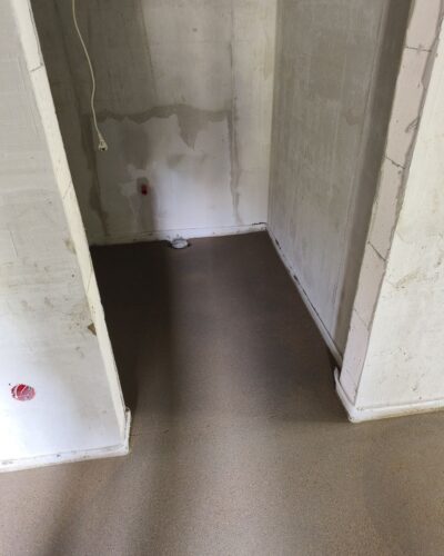 Installation-of-cement-sand-screed-private-house-Plisa12