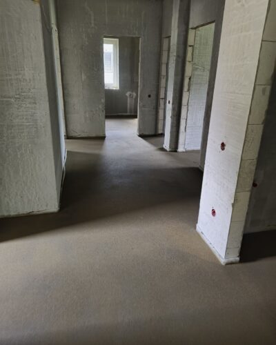 Installation-of-cement-sand-screed-private-house-Plisa2