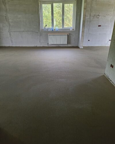Installation-of-cement-sand-screed-private-house-Plisa4