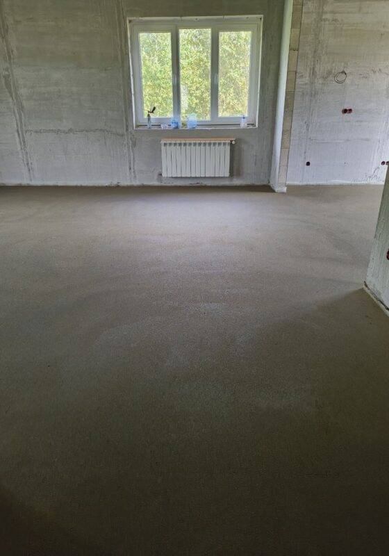 Installation-of-cement-sand-screed-private-house-Plisa4
