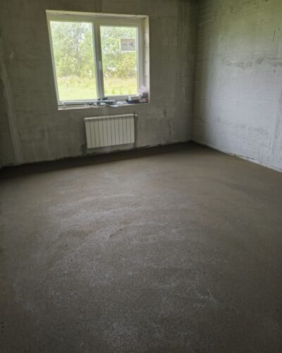 Installation-of-cement-sand-screed-private-house-Plisa5