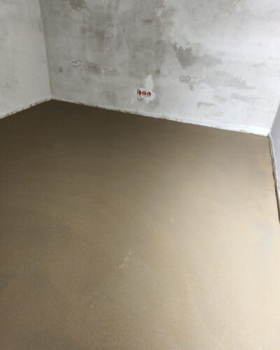 Installation-of-cement-sand-screed-private-house-Plisa7