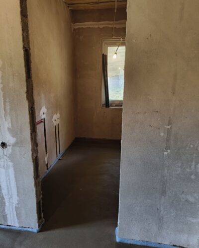 Installation-of-cement-sand-screed-private-house-Plisa8
